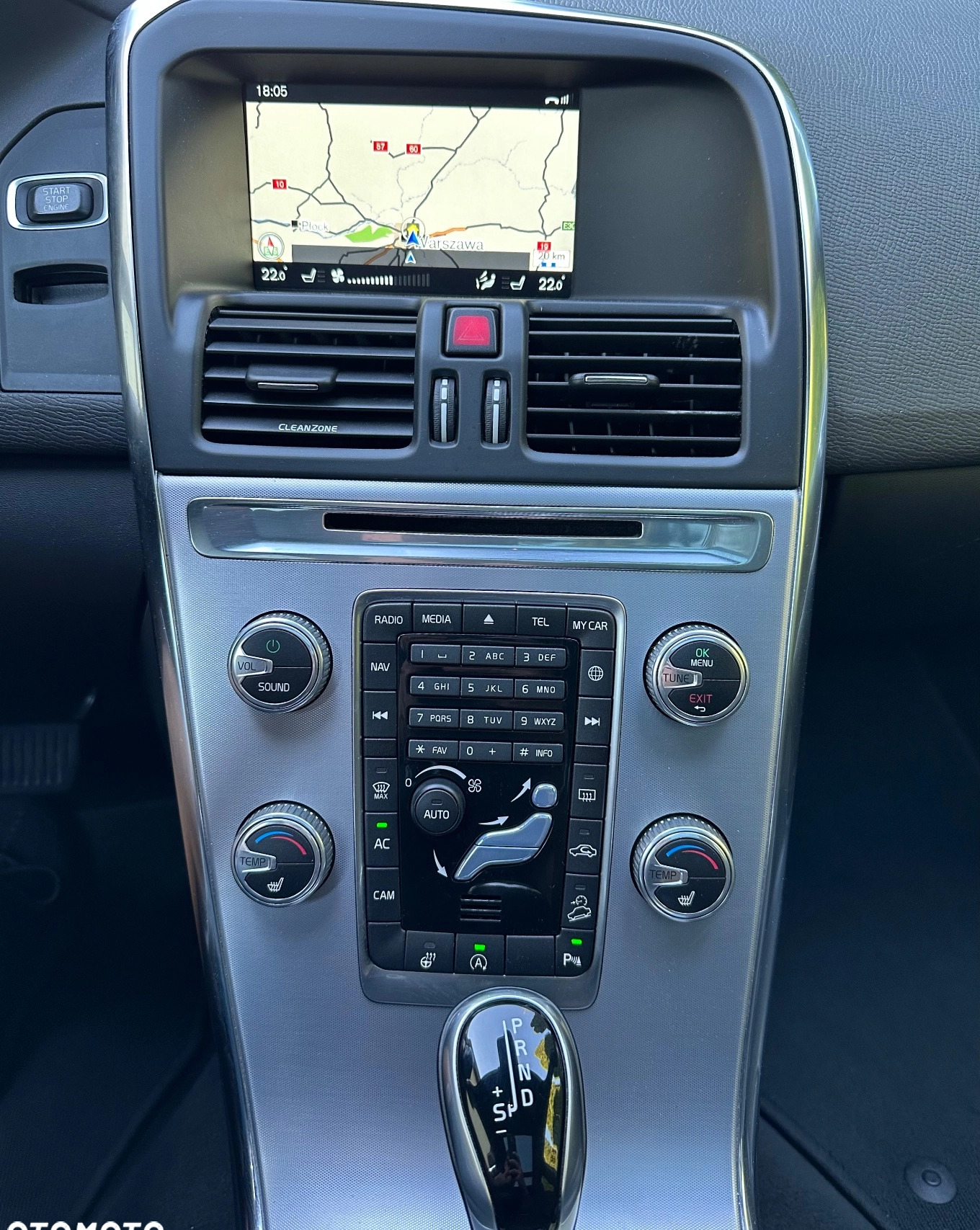 Volvo XC 60 cena 125000 przebieg: 159900, rok produkcji 2017 z Warszawa małe 497